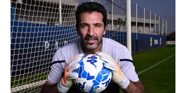 Gianluigi Buffon postanawia przejść na emeryturę w znaczącym sierpniu